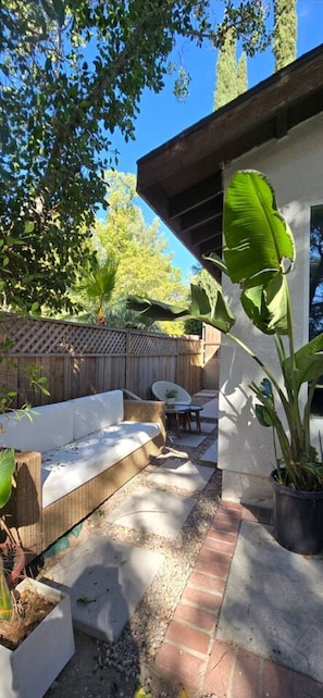 Terrace/patio - Cozy house+close to Glendale,Pasadena,DT & K-Town (La Crescenta-Montrose)