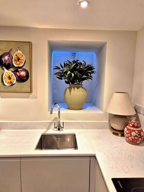 Interior - Modern 4 bedroom Home in Cheltenham - 2min from City Centre (Cheltenham)