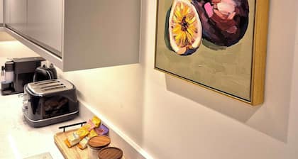 Modern 4 bedroom Home in Cheltenham - 2min from City Centre