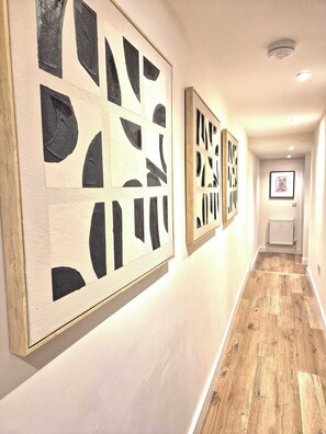 Interior - Modern 4 bedroom Home in Cheltenham - 2min from City Centre (Cheltenham)