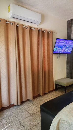 Interior - Cozy loft # 3 just 5 minutes from the Malecon of La Paz by car. Pet Friendly! (La Paz)