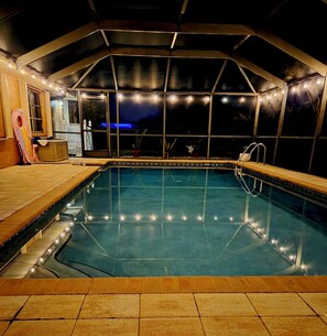 Utomhuspool och uppvärmd pool