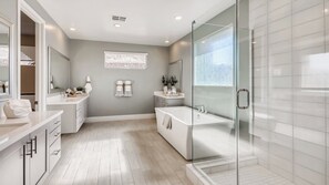 Shower, hair dryer, towels, soap - Luxe Desert Escape w/ Strip View - 360° Las Vegas Strip & Mountain Views (Henderson)
