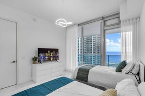 2 bedrooms, iron/ironing board, WiFi, bed sheets - Chic OceanView 2 Bedroom with Free Parking, Pool, Jacuzzi (Sunny Isles Beach)