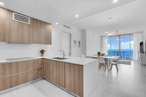 Fridge, microwave, oven, stovetop - Chic OceanView 2 Bedroom with Free Parking, Pool, Jacuzzi (Sunny Isles Beach)