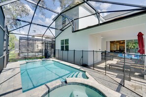 Pool - Nearby Disney World & Universal Studios! Spacious Family Home w/ Pool & Hot Tub (Kissimmee)