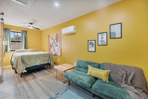 Serene Studio Near Downtown Milton & Water!