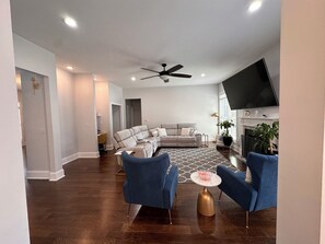TV, fireplace - Spacious 5-bedroom house at Mount Vintage Golf Club - Masters Week Rental (North Augusta)