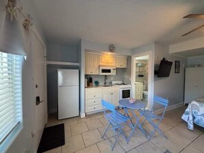 Fridge, microwave, oven, coffee/tea maker - Studio Condo 2 Blocks to Beach and Boardwalk, Pool and Designated Parking (Ocean City)