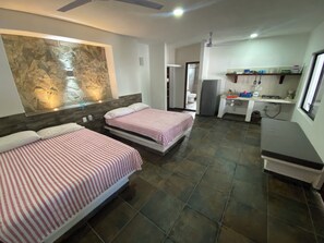 Internet, bed sheets - Suite with 2 dbl beds, kitchen, fans and AC. Just 2 blocks from beach. (Los Ayala)