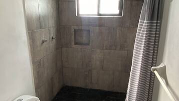 Dusche, Handtücher, Seife, Toilettenpapier
