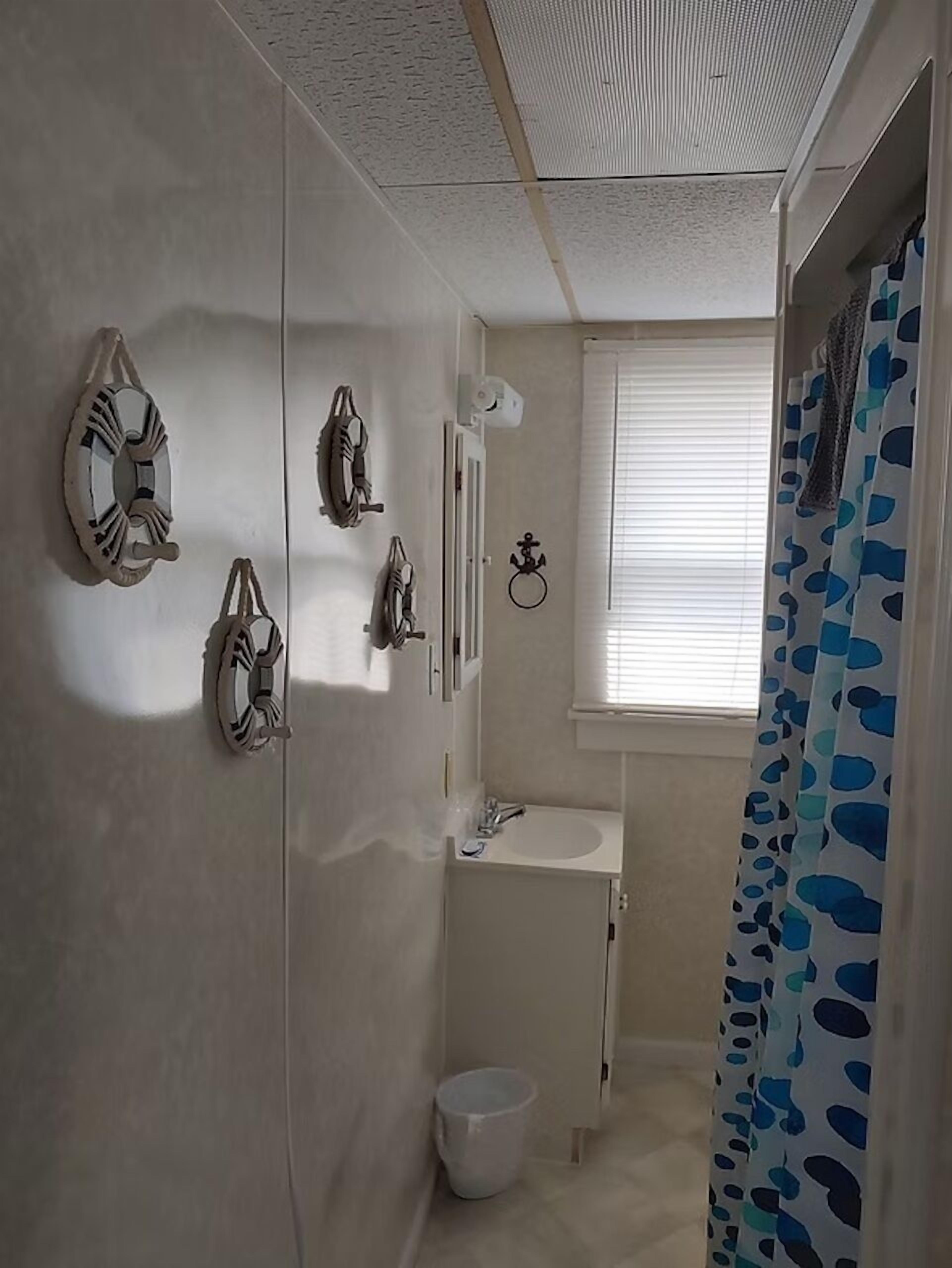 Cabin | Bathroom | Shower, towels, soap, toilet paper