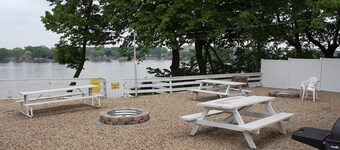 Dockside Lake Resort