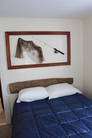 Individually decorated, free WiFi, bed sheets - Dockside Lake Resort (Monticello)
