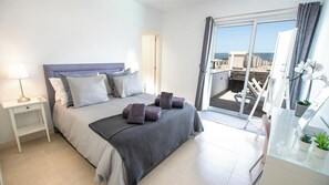 Iron/ironing board, travel cot, free WiFi, bed sheets - 3 Bedroom Villa with Hot Tub Close to Marina Rubicon (Playa Blanca)