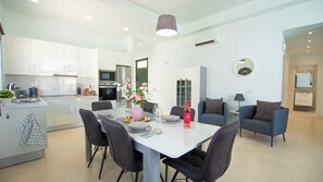 Dining - 3 Bedroom Villa with Hot Tub Close to Marina Rubicon (Playa Blanca)