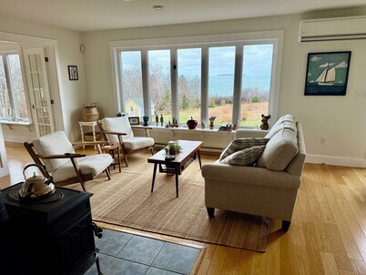 Oceanfront Retreat on the Bay of Fundy – Stunning Views & Serene Privacy