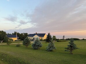 Exterior - Oceanfront Retreat on the Bay of Fundy – Stunning Views & Serene Privacy (Berwick)