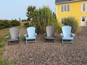Property grounds - Oceanfront Retreat on the Bay of Fundy – Stunning Views & Serene Privacy (Berwick)