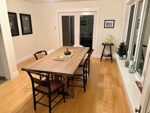 Dining - Oceanfront Retreat on the Bay of Fundy – Stunning Views & Serene Privacy (Berwick)