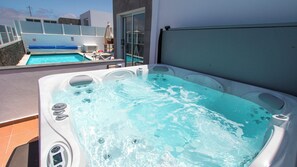 Bain à remous extérieur