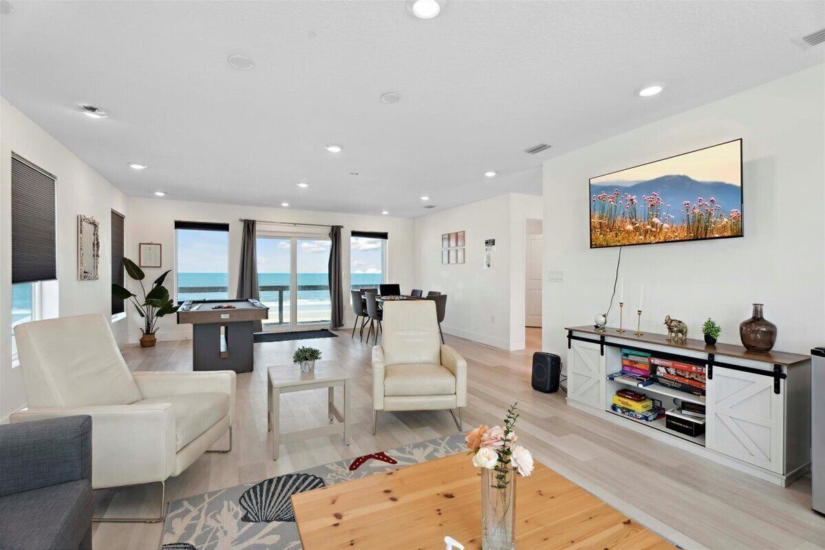 智能电视、书、立体声音响