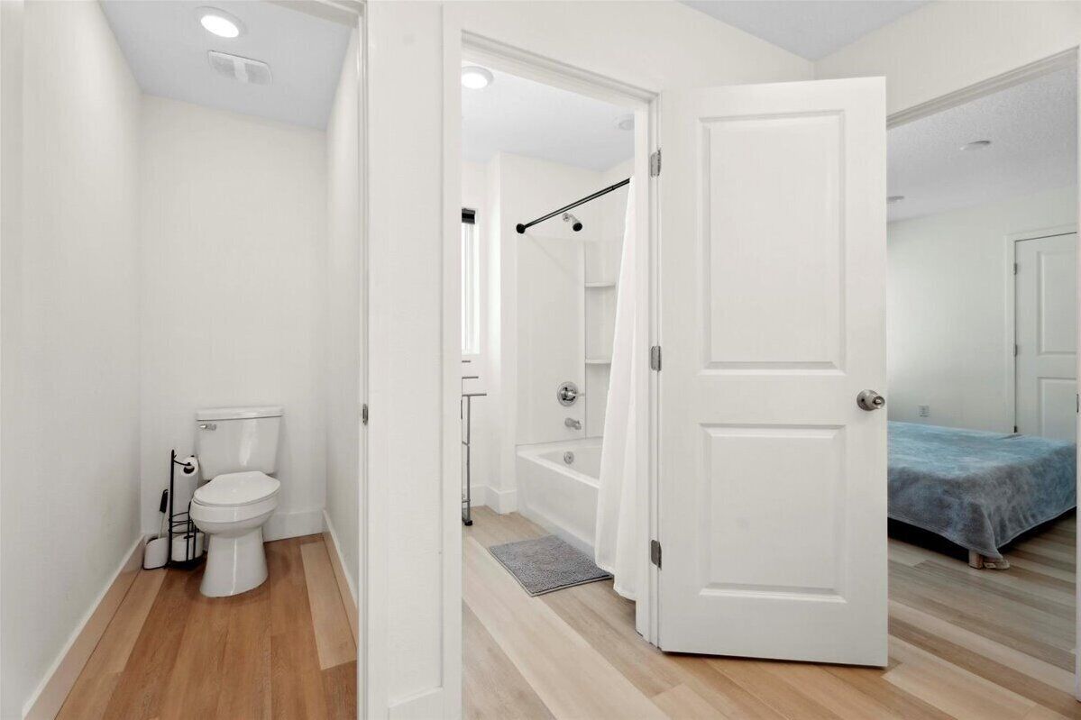 淋浴设施、吹风机、毛巾、肥皂