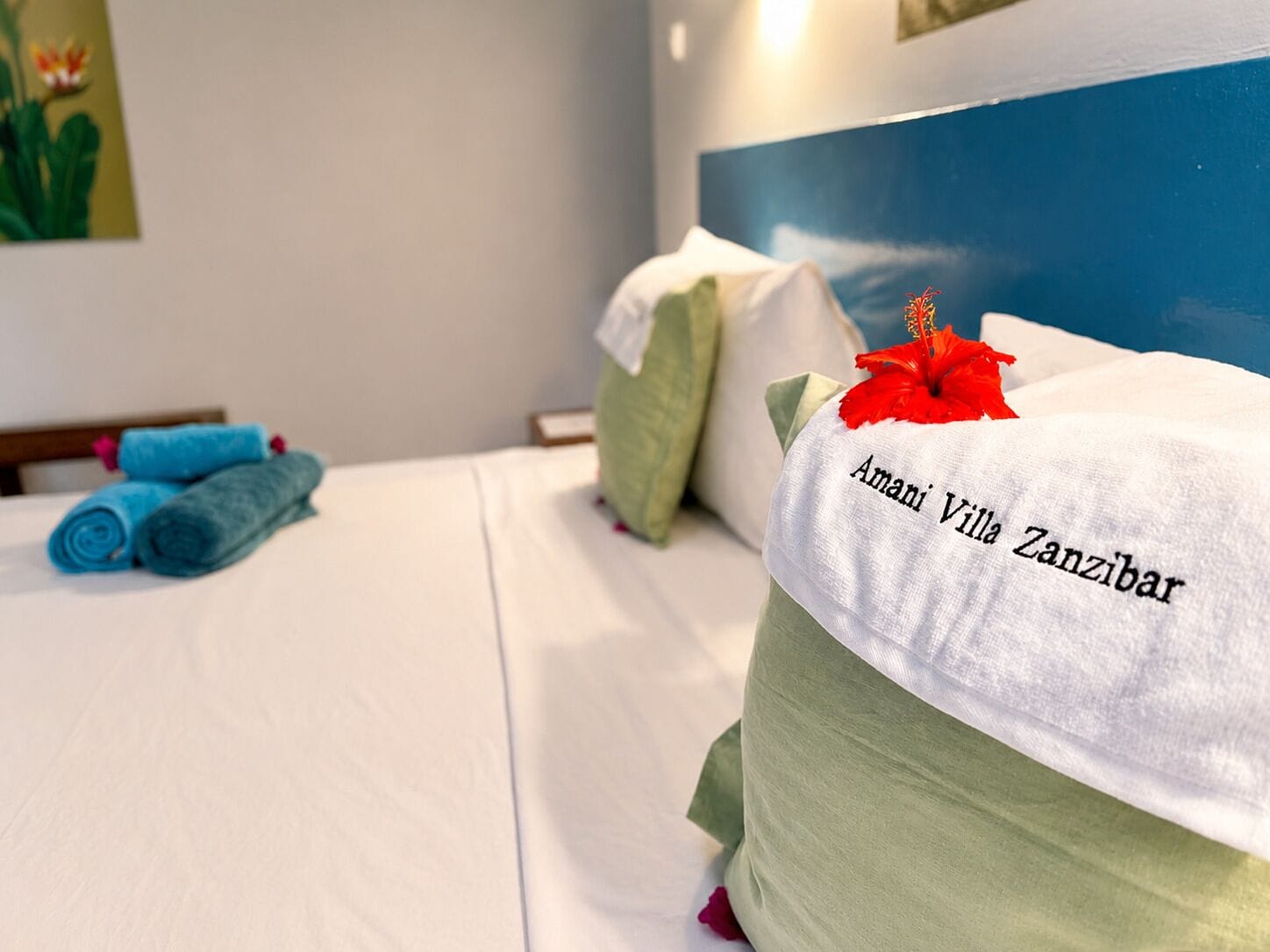 Zimmersafe, Verdunkelungsvorhänge, kostenlose Zustellbetten, Bettwäsche