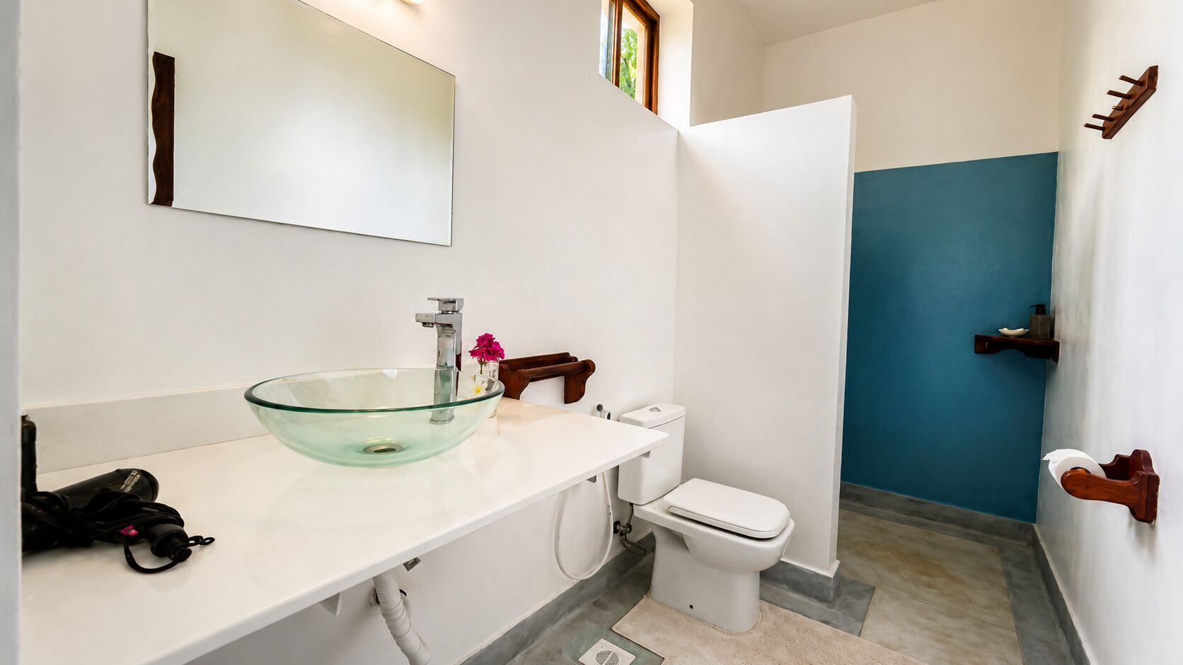 Shower, free toiletries, hair dryer, towels