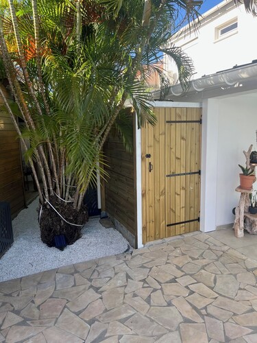 Coco Banana - Small Double Room with Pool Access