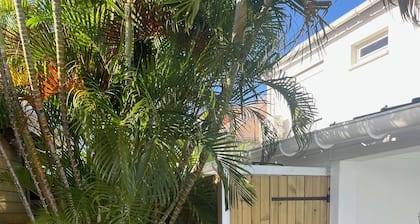 Coco Banana - Small Double Room with Pool Access