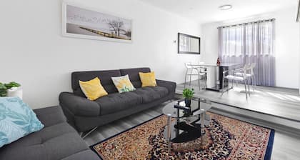 Modern 3BR Home • Free parking• Patio• Workspace