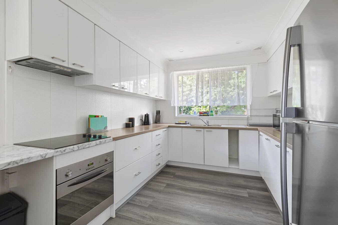 Geladeira, micro-ondas, fogão, cooktop