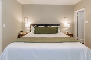 1 bedroom, free WiFi, bed sheets - Centrally Located King Bed Midtown Crosstown 1434 (Memphis)