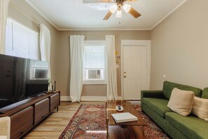 Smart TV - Centrally Located King Bed Midtown Crosstown 1434 (Memphis)