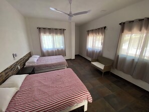 Internet, bed sheets - Very comfortable suite with 2 dbl beds, terrace and AC. Only 2 blocks from beach (Los Ayala)