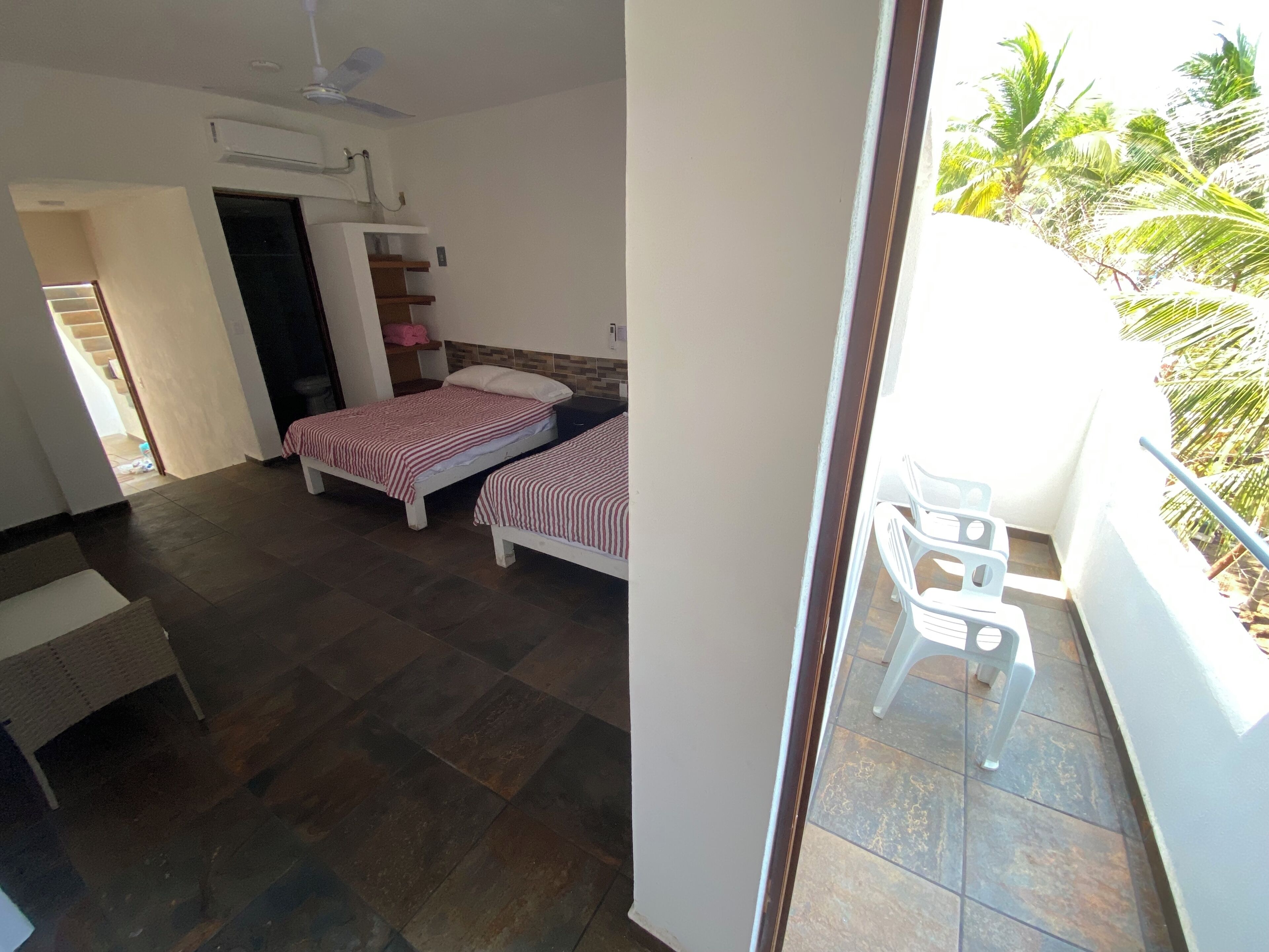 Acceso a internet y ropa de cama 