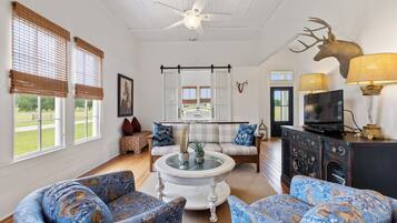 Smart TV, lareira, DVD player, mesa de pingue-pongue