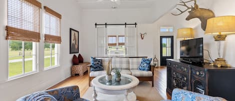 Smart TV, fireplace, DVD player, ping pong