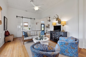 Smart TV, fireplace, DVD player, table tennis