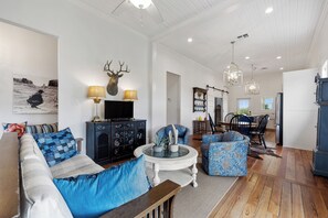 Smart TV, fireplace, DVD player, table tennis