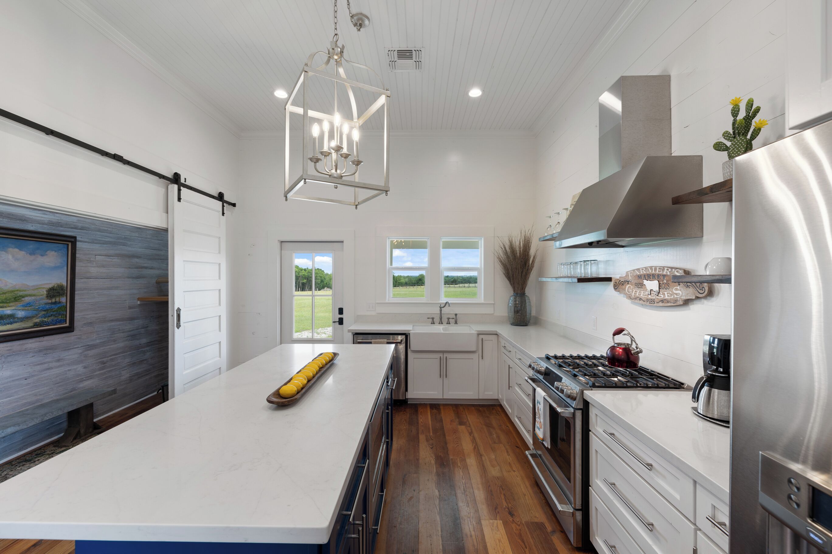 Kylskåp, mikrovågsugn, ugn och spishäll