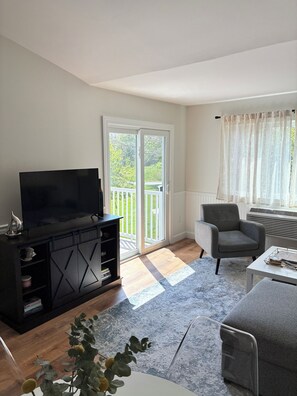 Smart TV, books - This renovated second-floor corner unit has all-new interiors! (Brewster)