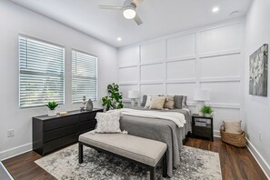 4 Schlafzimmer, Schreibtisch, Bügeleisen/Bügelbrett, kostenloses WLAN