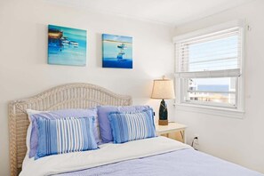 5 bedrooms, WiFi, bed sheets - Sun & Sail Retreat | Your Lewes Beach Escape (Lewes)