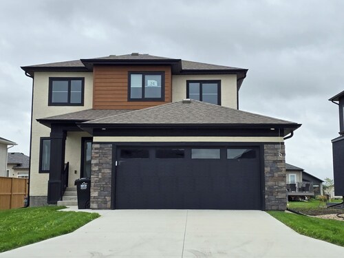 Enjoy this modern ENTIRE HOME in a welcoming and family-friendly neighbourhood!