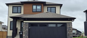Enjoy this modern ENTIRE HOME in a welcoming and family-friendly neighbourhood!