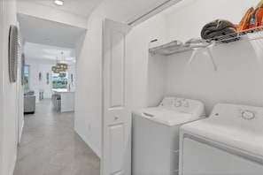 Interior - Hlb14267-1213 (Punta Gorda)