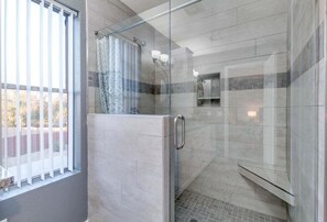 Interior - Escuda Phoenix (Phoenix)