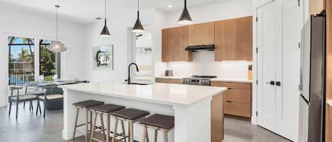 Mikrowelle, Ofen, Herdplatte, Geschirrspüler